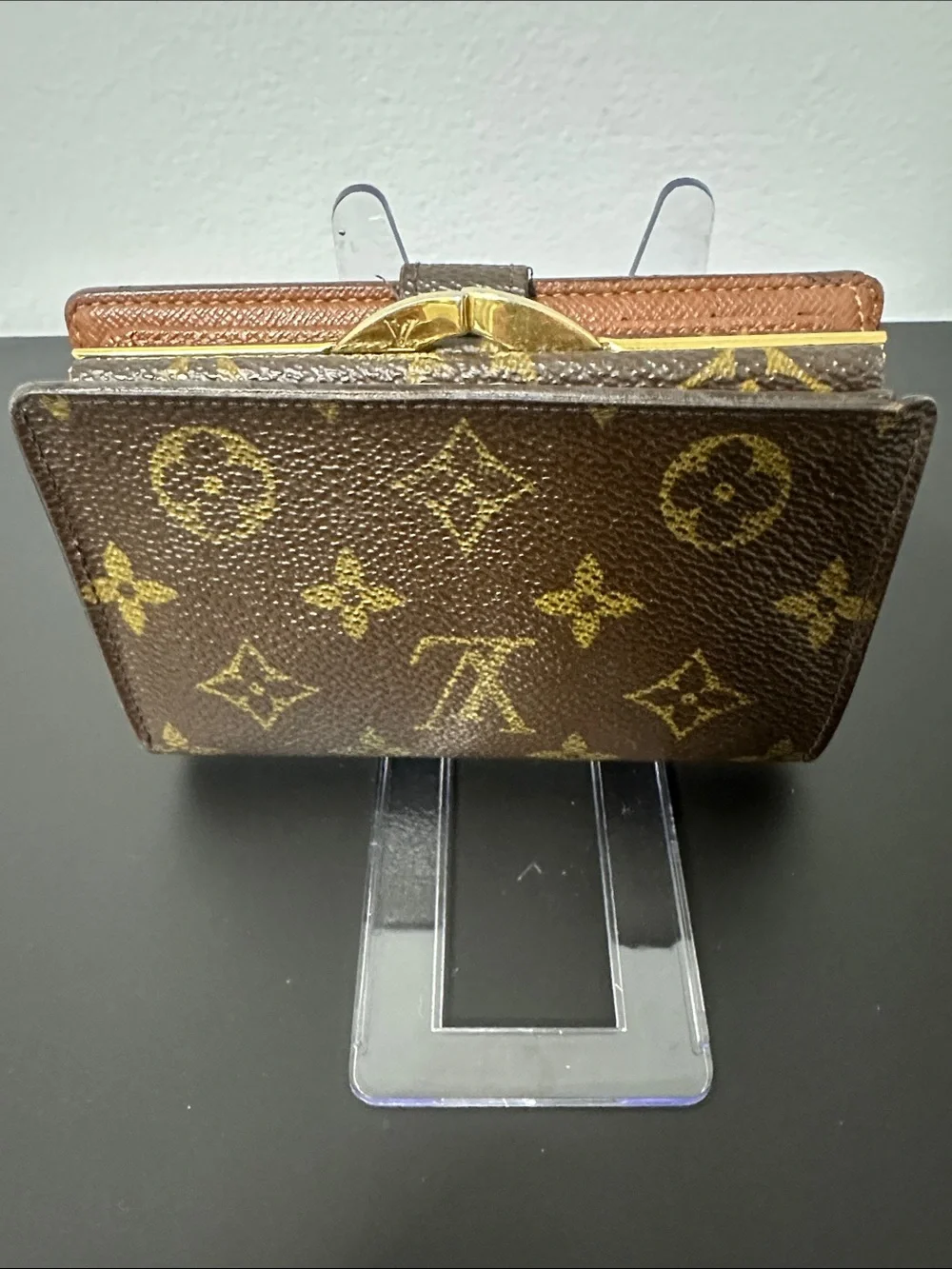 EUC Vintage Louis Vuitton Monogram Bifold Snap Wallet w Gold  Coin Closure
